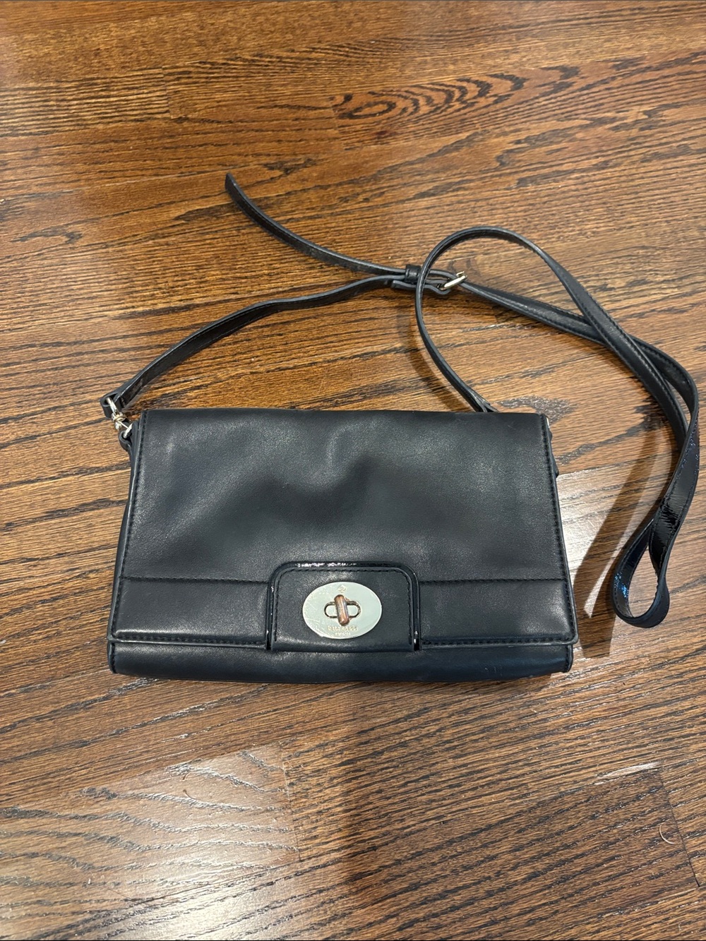 Classic Kate Spade Black Leather Crossbody Bag - Timeless Everyday Style